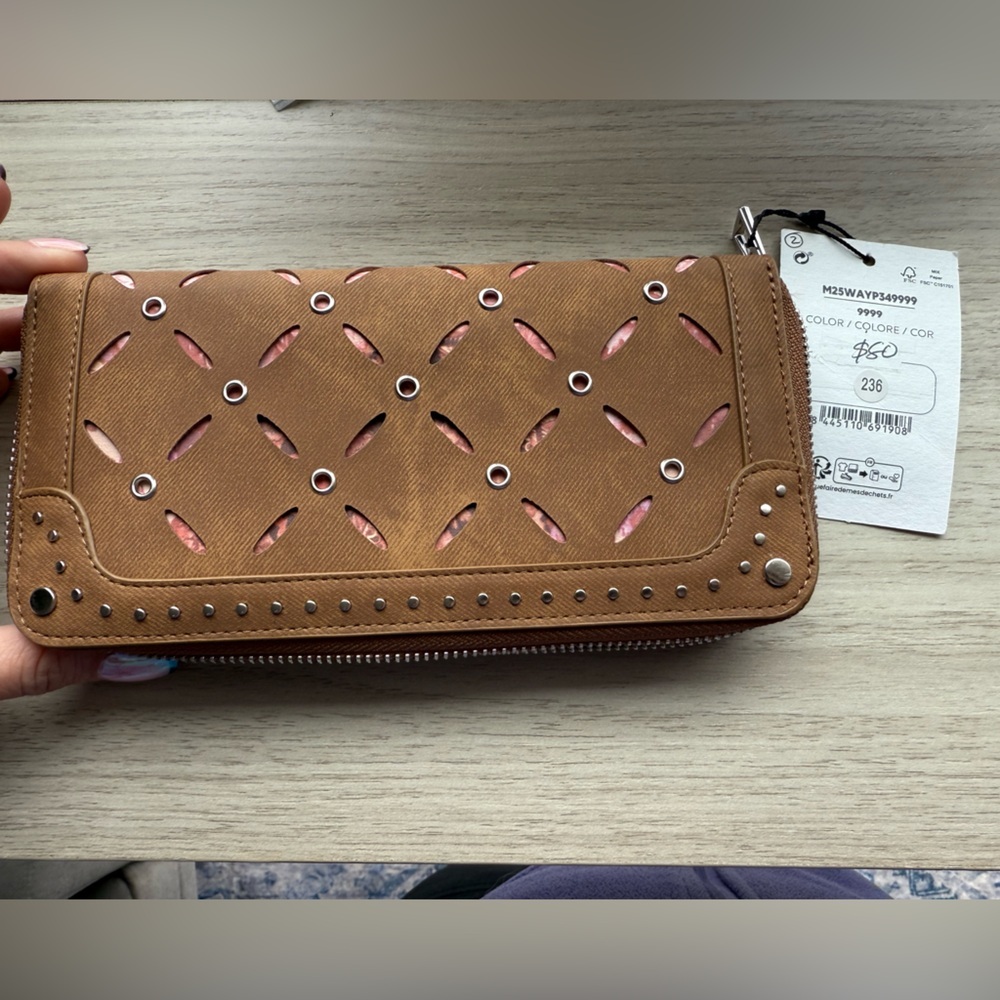 NWT Desigual Unique Vegan Suede Camel Studded Wallet Lasercut 2026 Collection - Picture 4 of 8